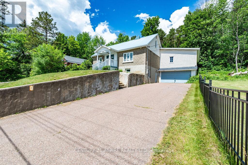 237 Bonnechere Street W, Bonnechere Valley, Ontario  K0J 1T0 - Photo 3 - X13461094