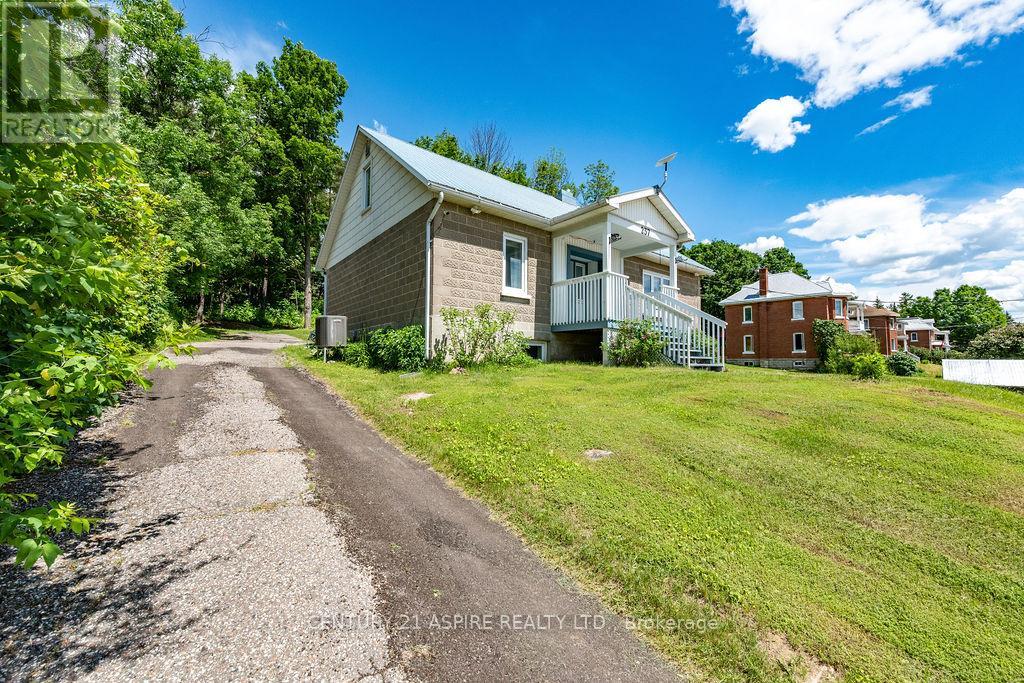 237 Bonnechere Street W, Bonnechere Valley, Ontario  K0J 1T0 - Photo 4 - X13461094