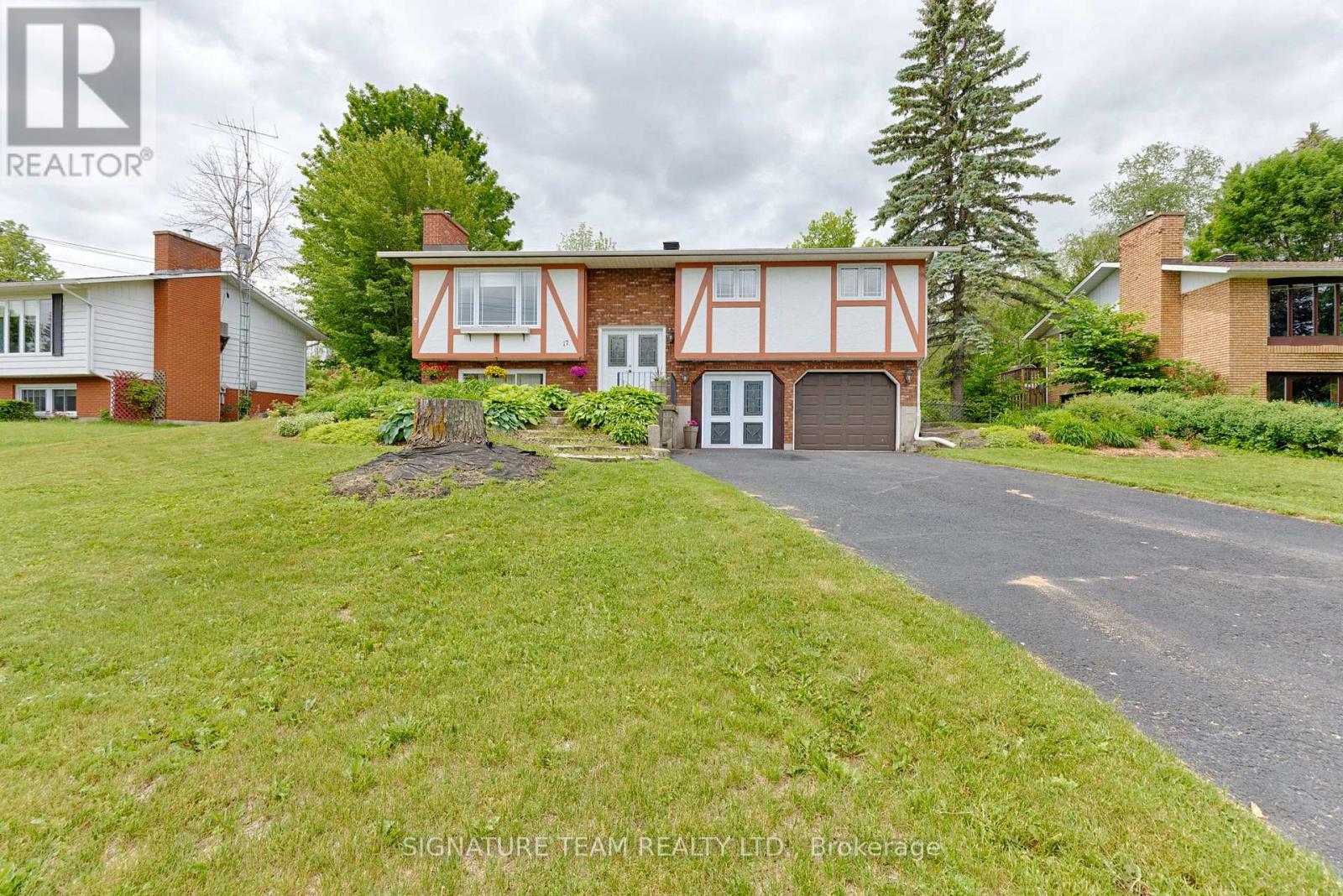 17 ROSS STREET, Whitewater Region, Ontario