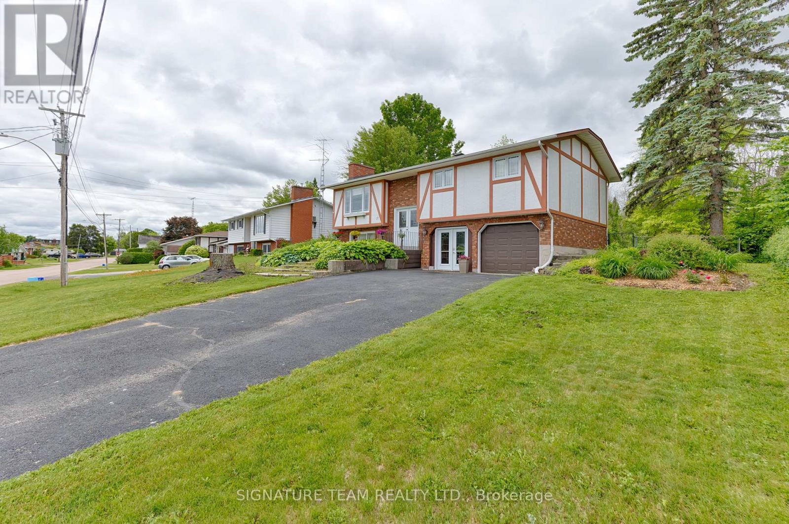 17 Ross Street, Whitewater Region, Ontario  K0J 1K0 - Photo 2 - X13461234