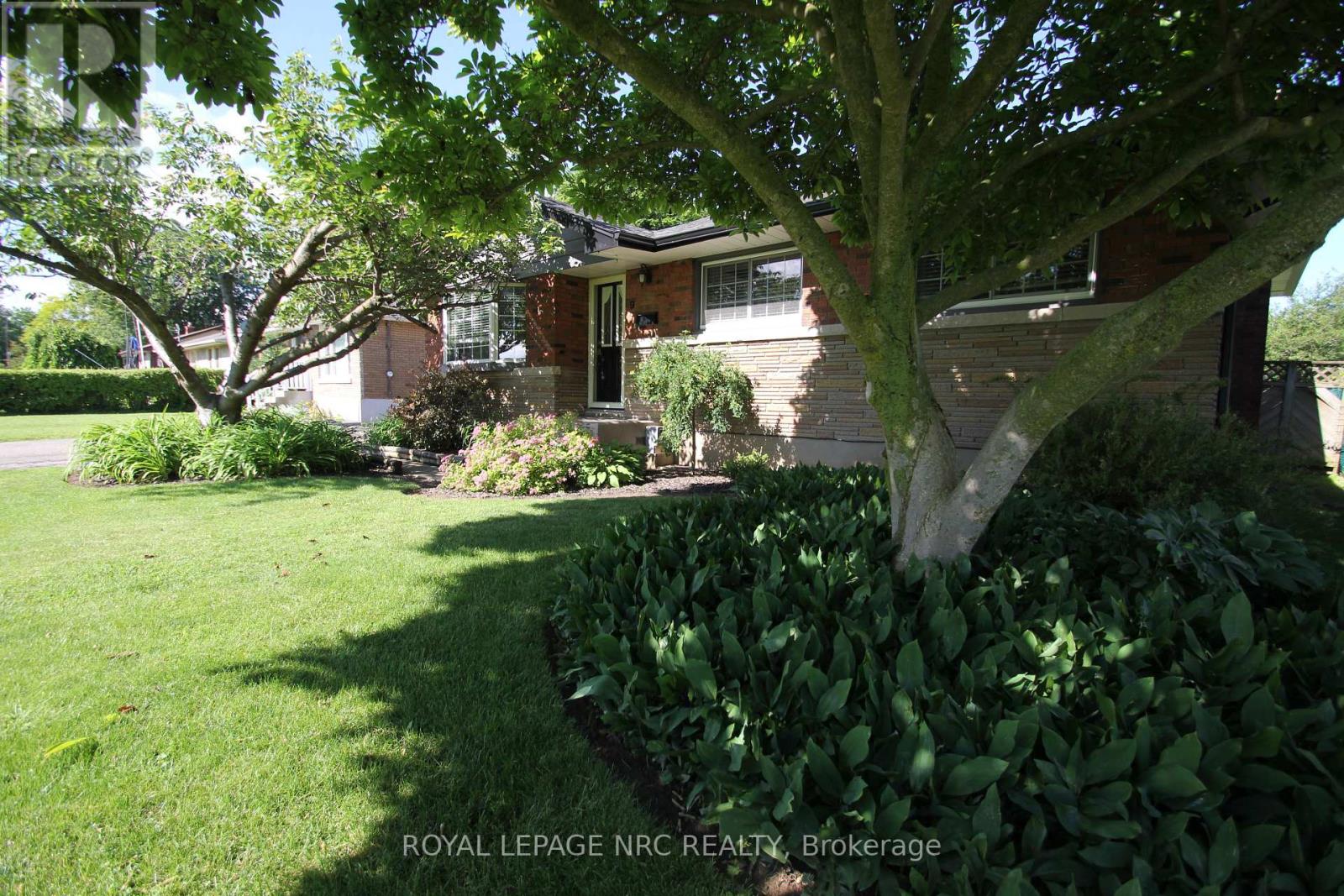 9 Greenhill Drive, Thorold, Ontario  L2V 1W4 - Photo 2 - X13461140