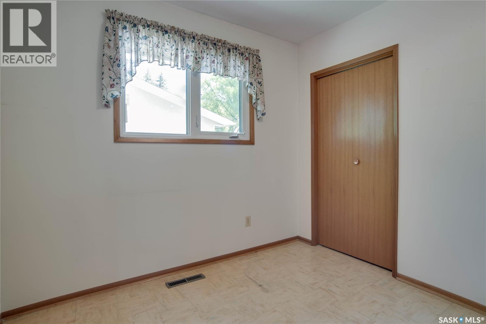 1701 Prince Of Wales Avenue, Saskatoon, Saskatchewan S7K 3E6 - Photo 11 - SK039892