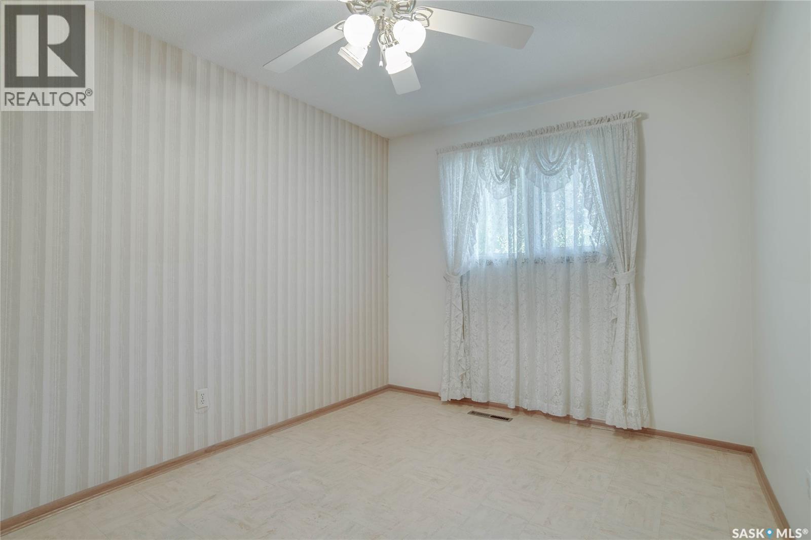 1701 Prince Of Wales Avenue, Saskatoon, Saskatchewan S7K 3E6 - Photo 12 - SK039892