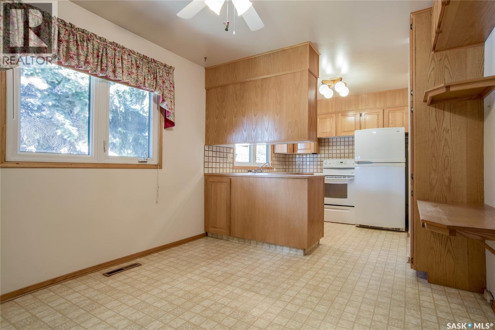 1701 Prince Of Wales Avenue, Saskatoon, Saskatchewan S7K 3E6 - Photo 4 - SK039892