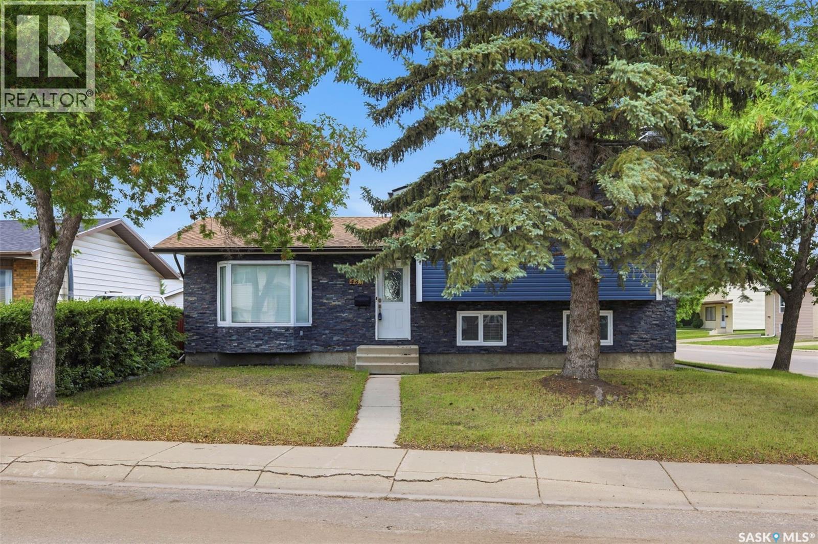 483 Wakabayashi Crescent, Saskatoon, Saskatchewan  S7K 7M6 - Photo 2 - SK039880