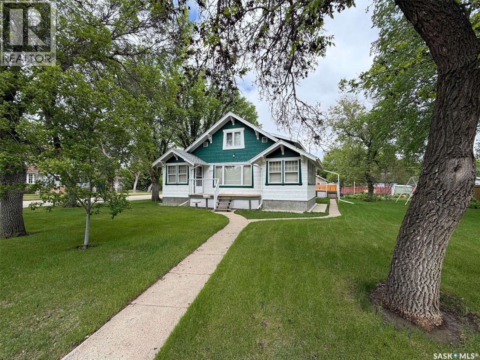 692 2nd STREET E, Shaunavon, Saskatchewan