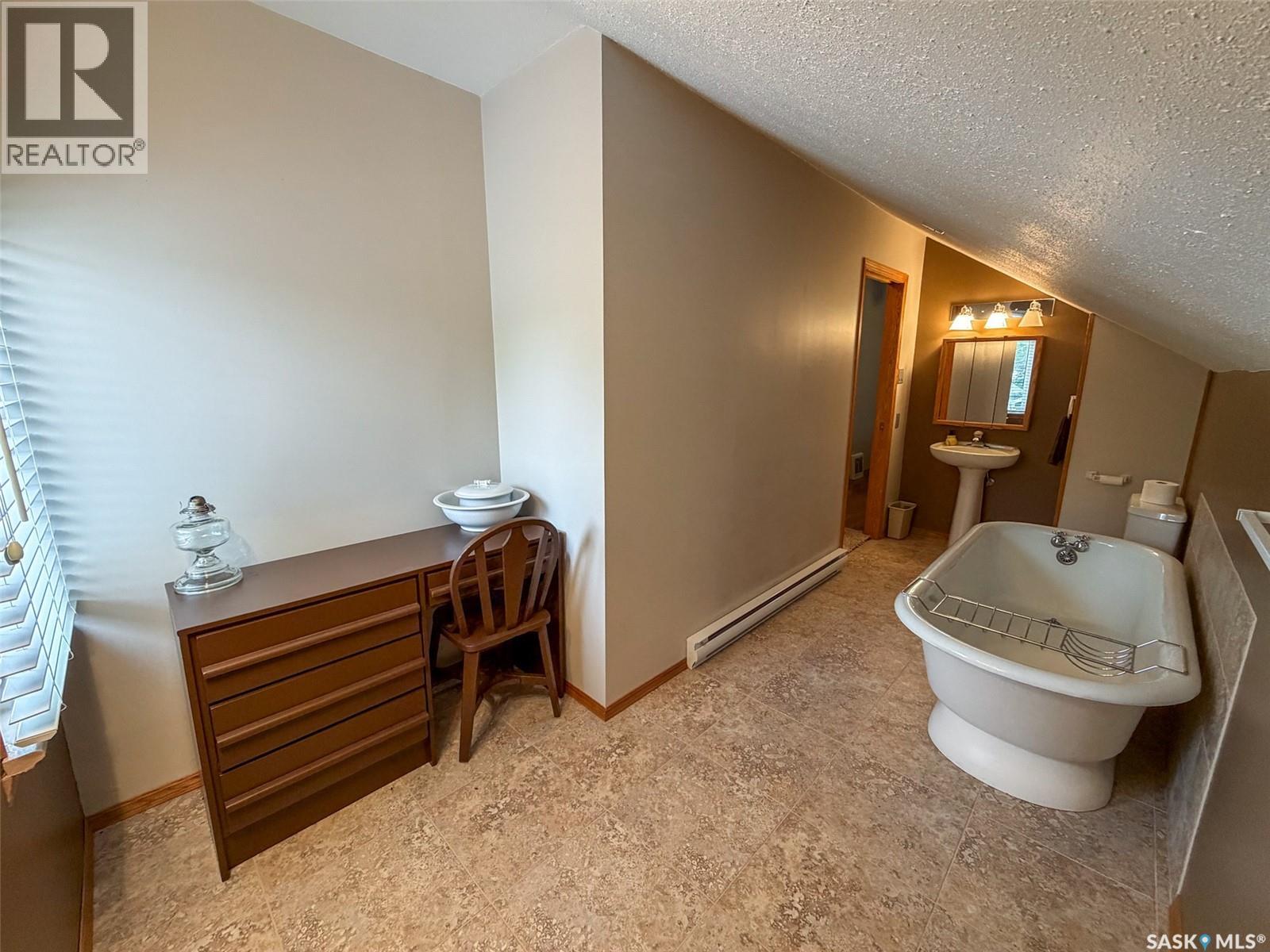 692 2nd Street E, Shaunavon, Saskatchewan  S0N 2M0 - Photo 31 - SK039852