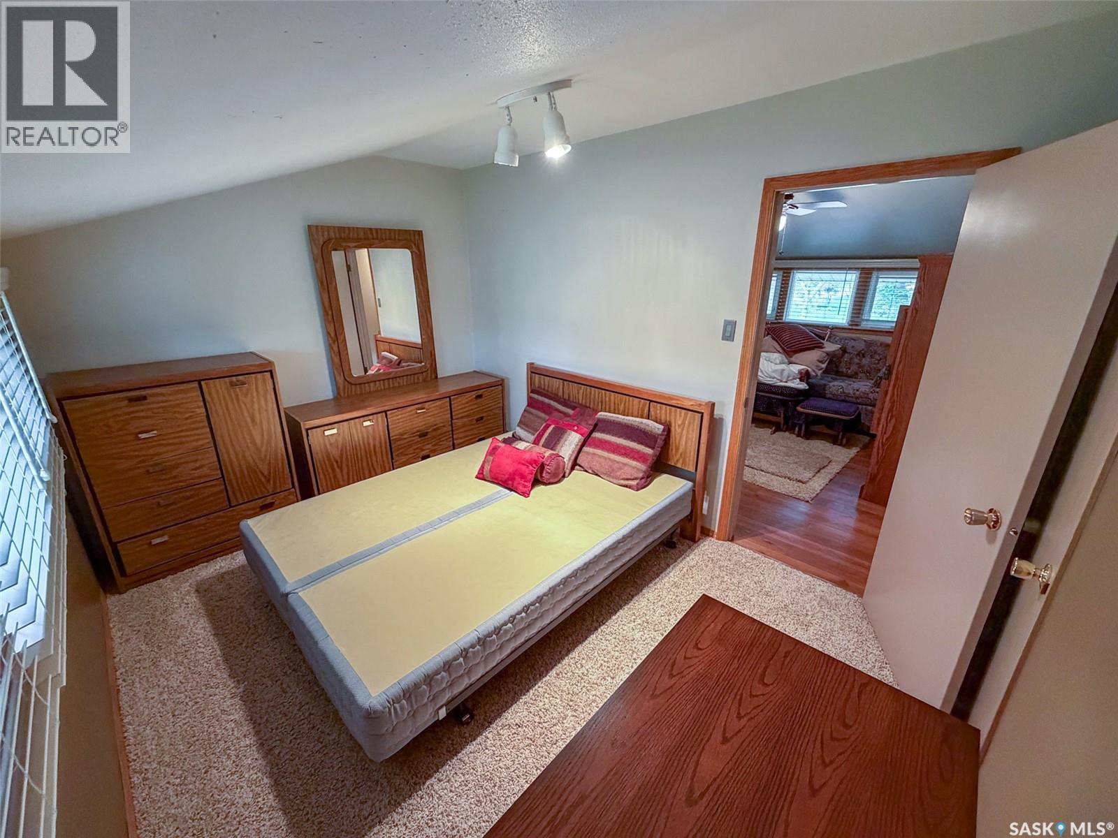 692 2nd Street E, Shaunavon, Saskatchewan  S0N 2M0 - Photo 33 - SK039852