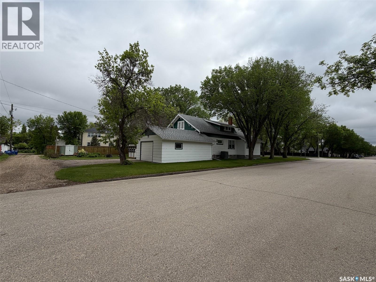 692 2nd Street E, Shaunavon, Saskatchewan  S0N 2M0 - Photo 52 - SK039852