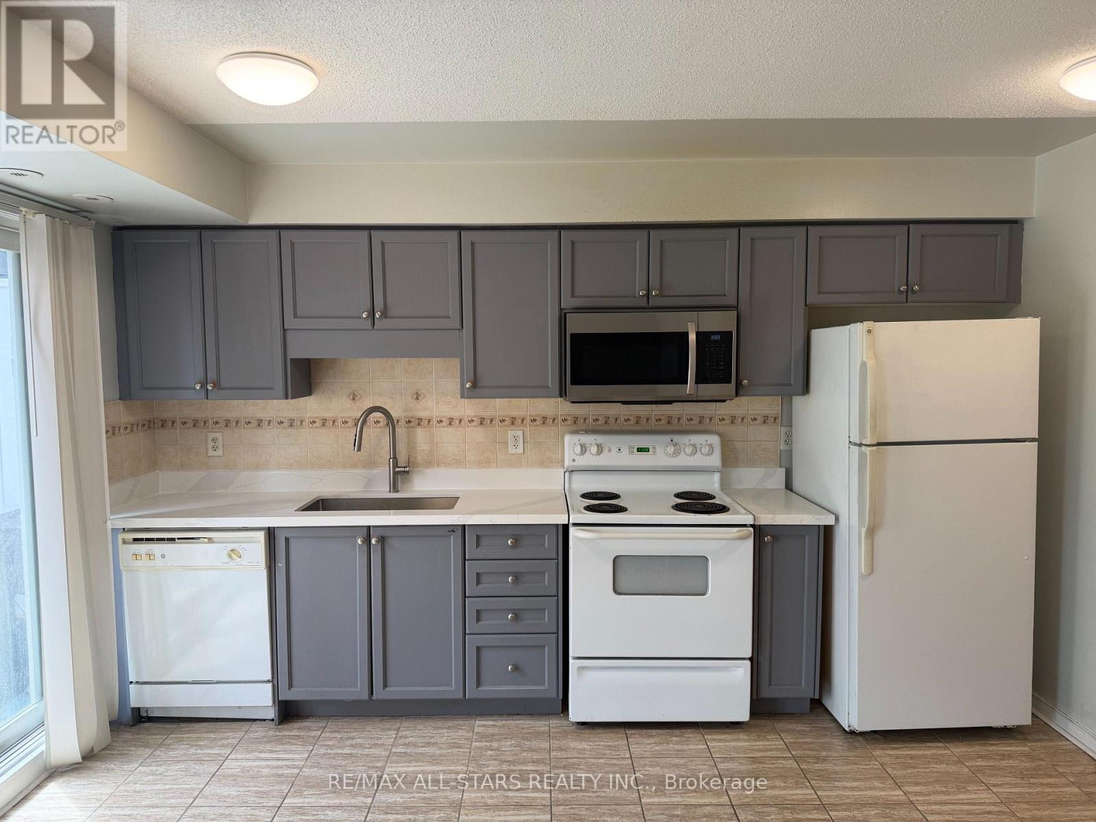 105 - 37 Four Winds Drive, Toronto, Ontario  M3J 1K7 - Photo 7 - W13095512