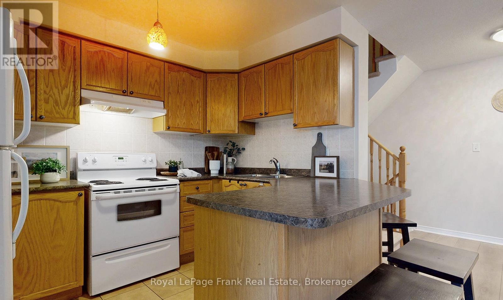20 Cullcastle Street, Ajax, Ontario L1S 0A9 - Photo 2 - E13419480