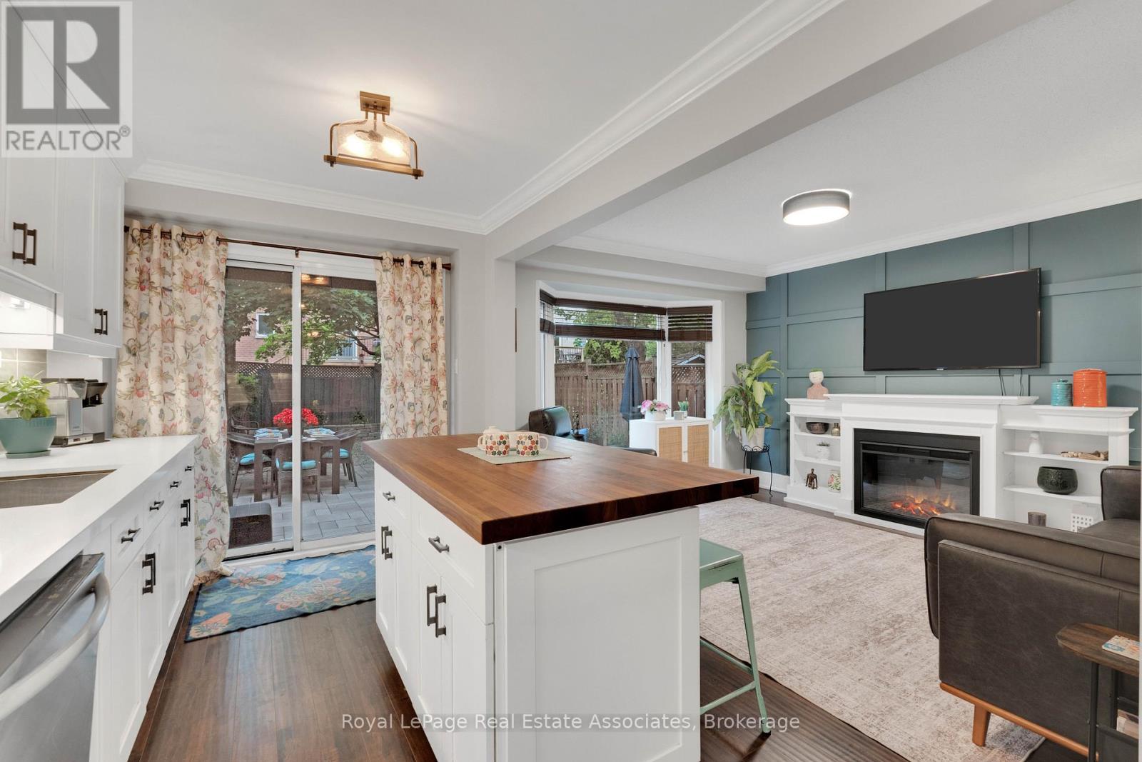 34 Standish Street, Halton Hills, Ontario  L7G 5V7 - Photo 6 - W13459888