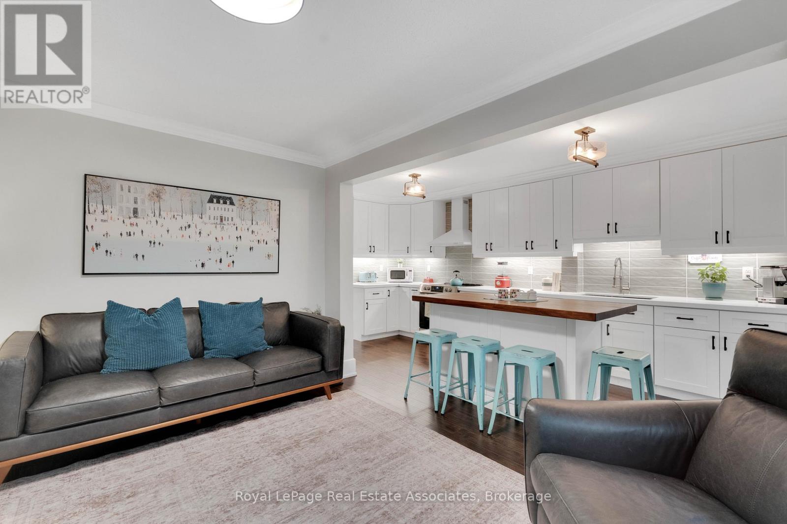 34 Standish Street, Halton Hills, Ontario  L7G 5V7 - Photo 7 - W13459888