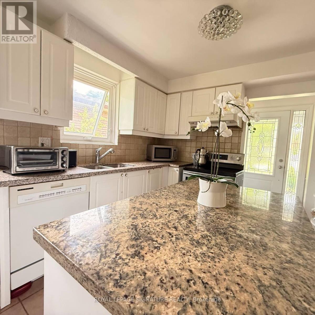 117 Romfield Circuit, Markham, Ontario  L3T 3H7 - Photo 11 - N13460372