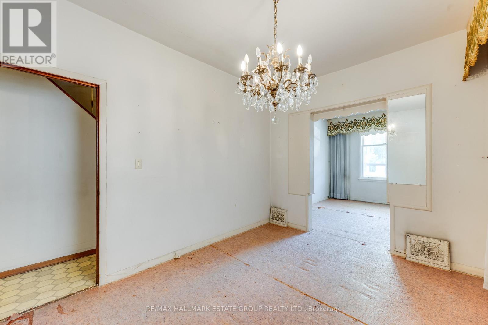 160 Coxwell Avenue, Toronto, Ontario  M4L 3B2 - Photo 10 - E13461146