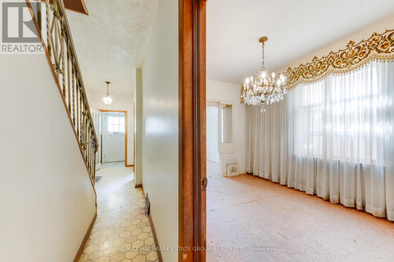 160 Coxwell Avenue, Toronto, Ontario  M4L 3B2 - Photo 11 - E13461146