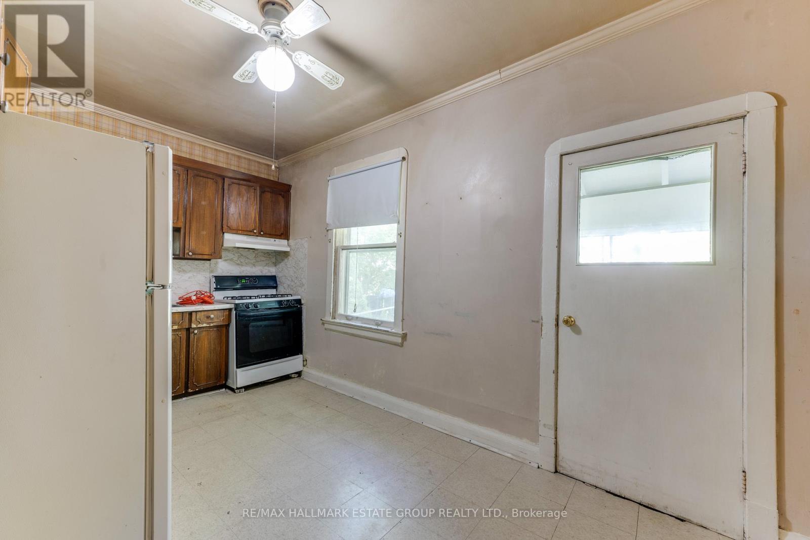 160 Coxwell Avenue, Toronto, Ontario  M4L 3B2 - Photo 16 - E13461146