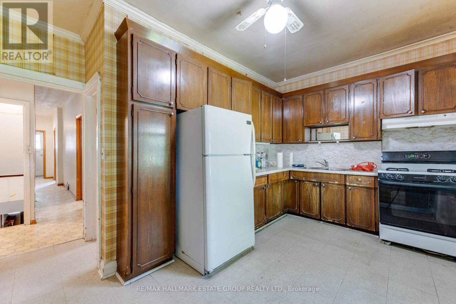 160 Coxwell Avenue, Toronto, Ontario  M4L 3B2 - Photo 17 - E13461146