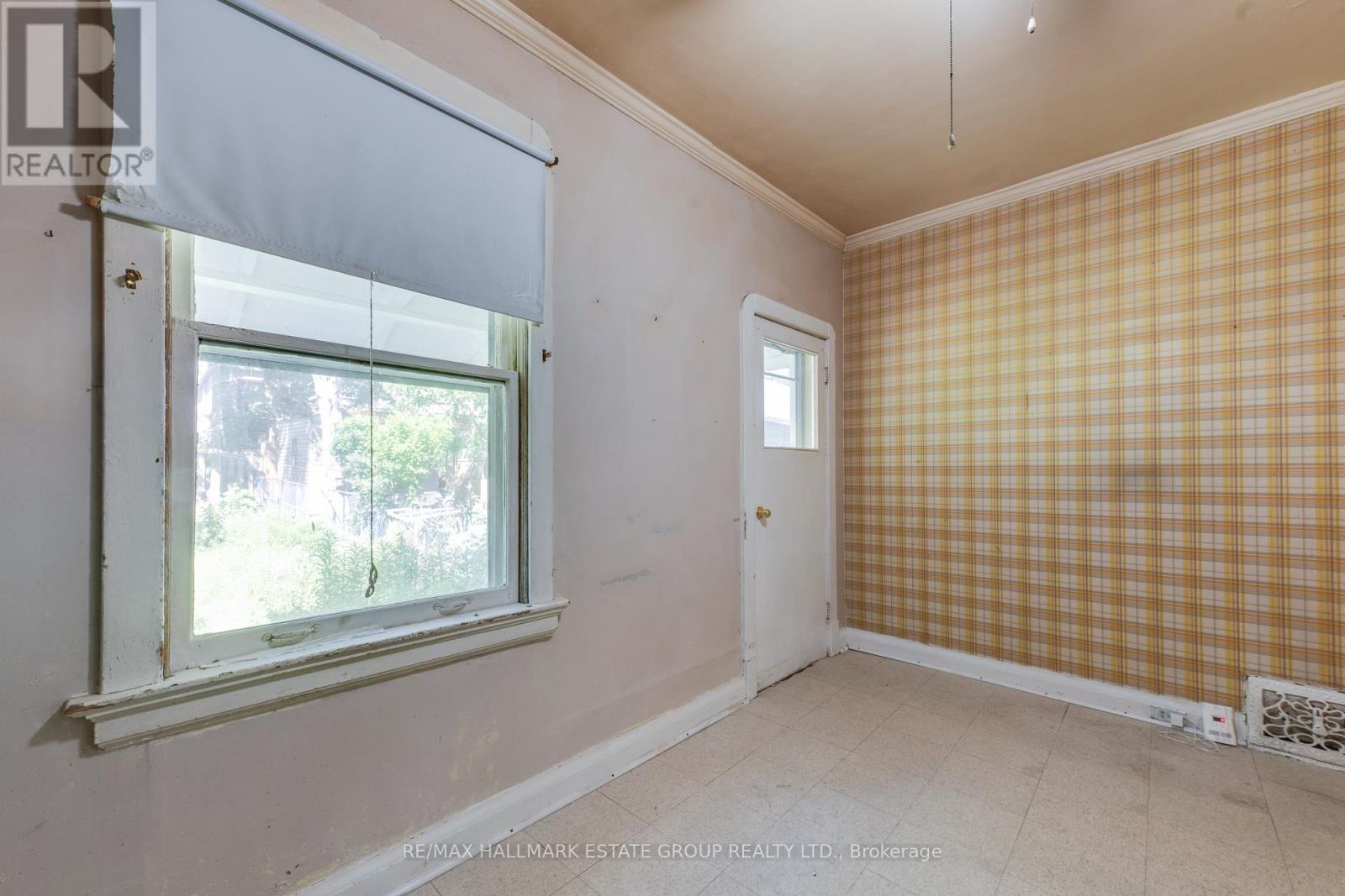 160 Coxwell Avenue, Toronto, Ontario  M4L 3B2 - Photo 19 - E13461146