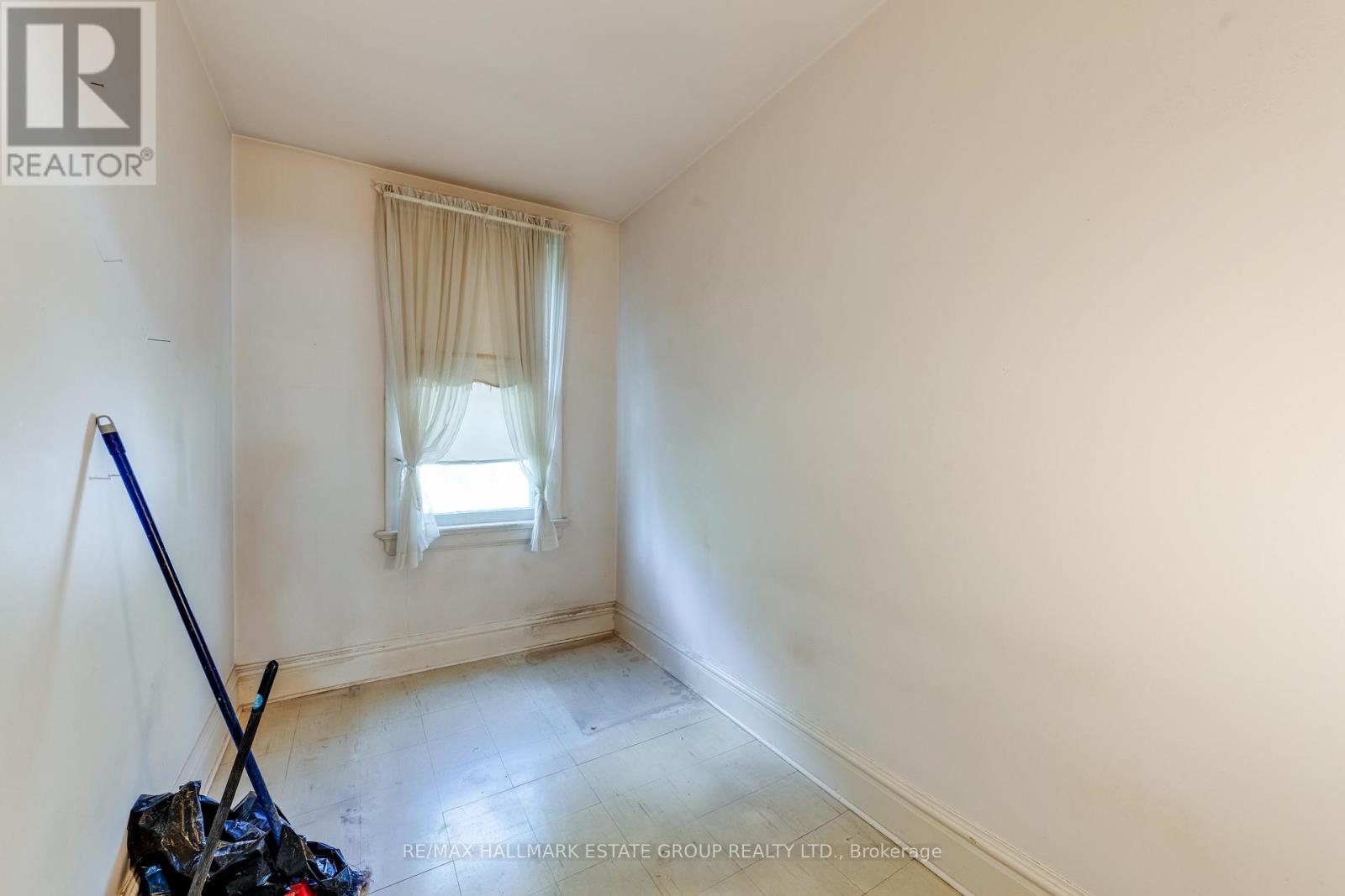 160 Coxwell Avenue, Toronto, Ontario  M4L 3B2 - Photo 27 - E13461146