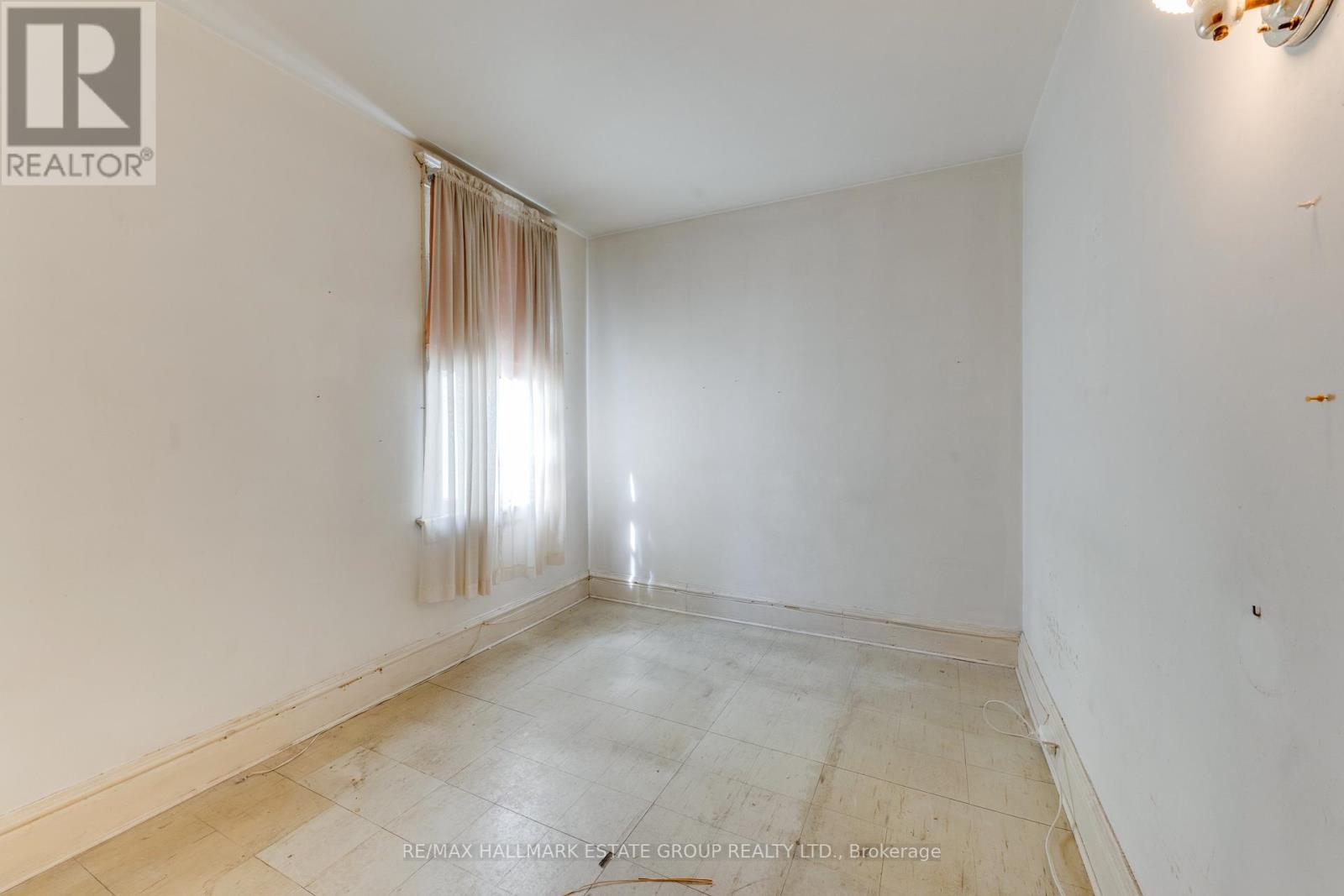 160 Coxwell Avenue, Toronto, Ontario  M4L 3B2 - Photo 29 - E13461146