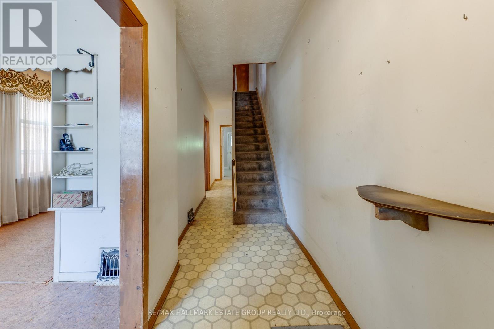 160 Coxwell Avenue, Toronto, Ontario  M4L 3B2 - Photo 3 - E13461146