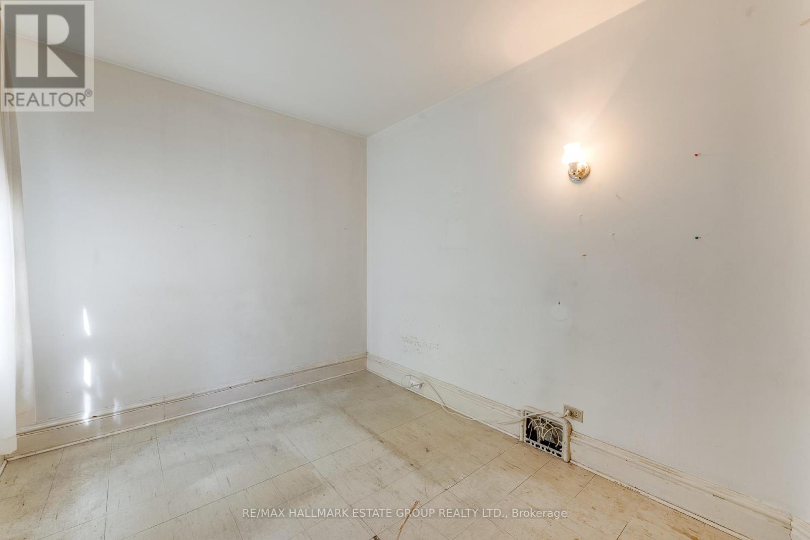 160 Coxwell Avenue, Toronto, Ontario  M4L 3B2 - Photo 30 - E13461146