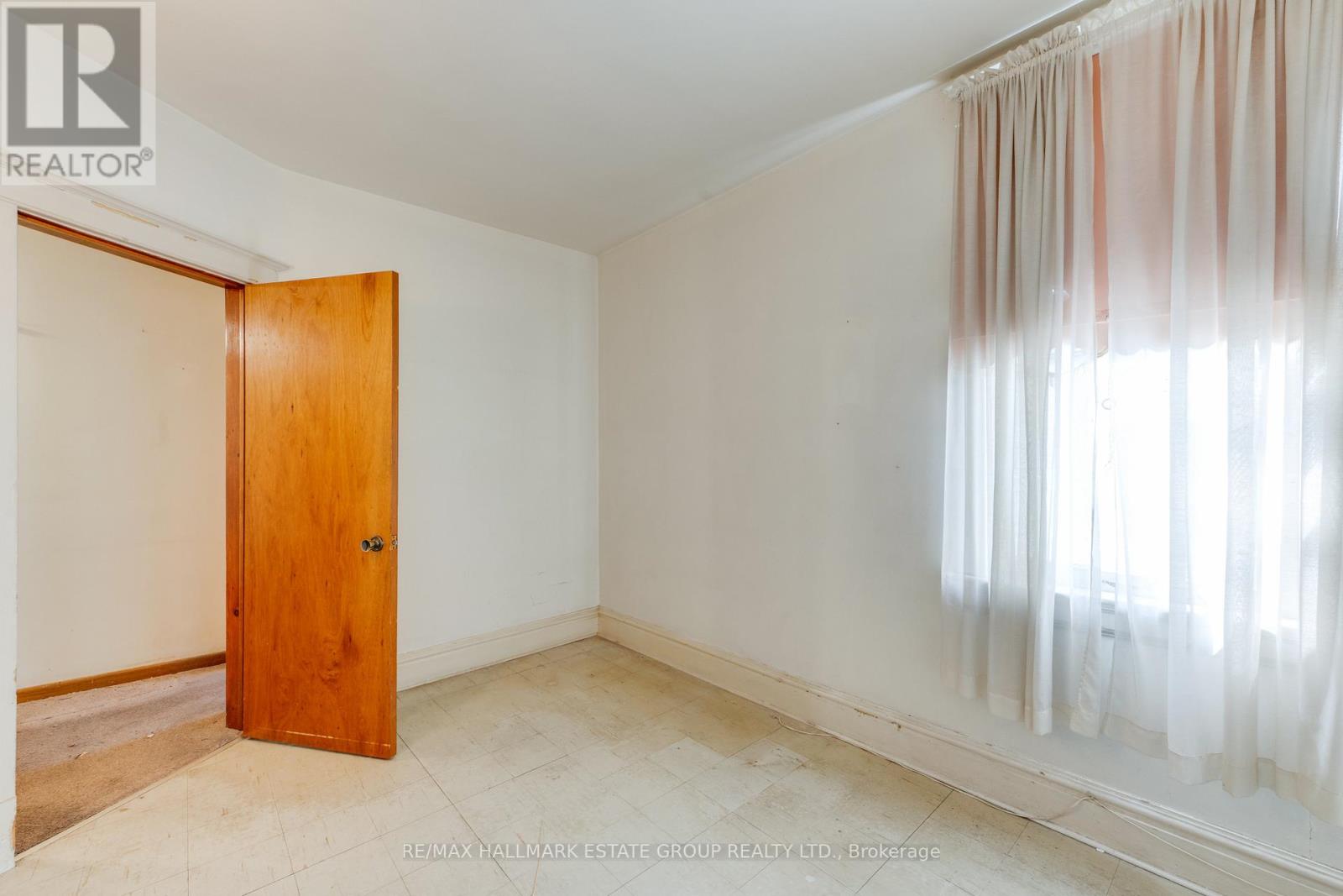 160 Coxwell Avenue, Toronto, Ontario  M4L 3B2 - Photo 31 - E13461146