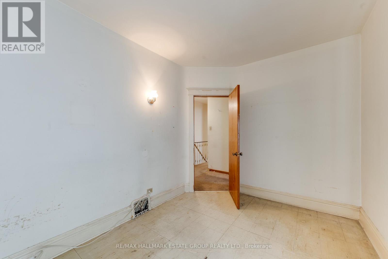160 Coxwell Avenue, Toronto, Ontario  M4L 3B2 - Photo 32 - E13461146