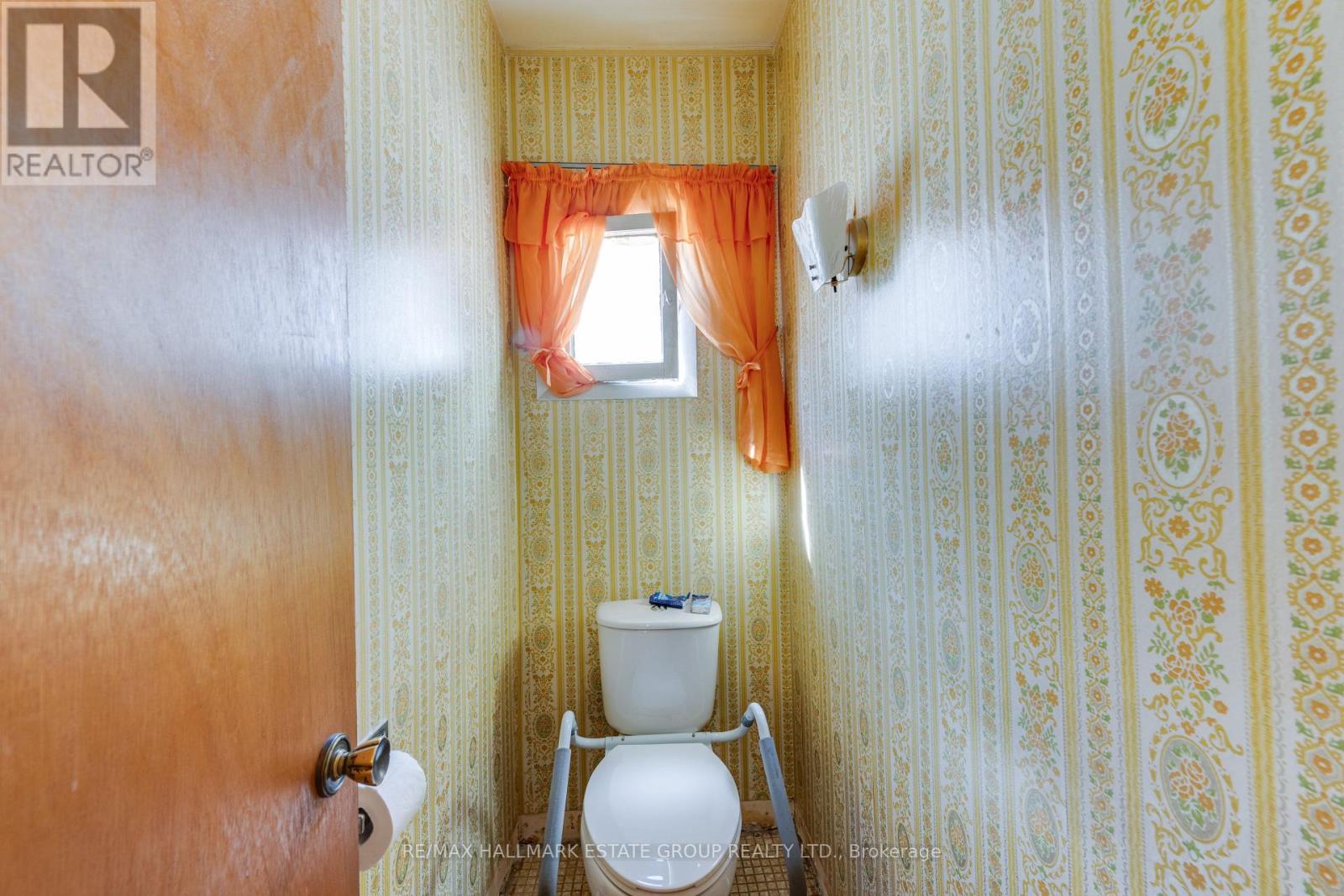 160 Coxwell Avenue, Toronto, Ontario  M4L 3B2 - Photo 33 - E13461146