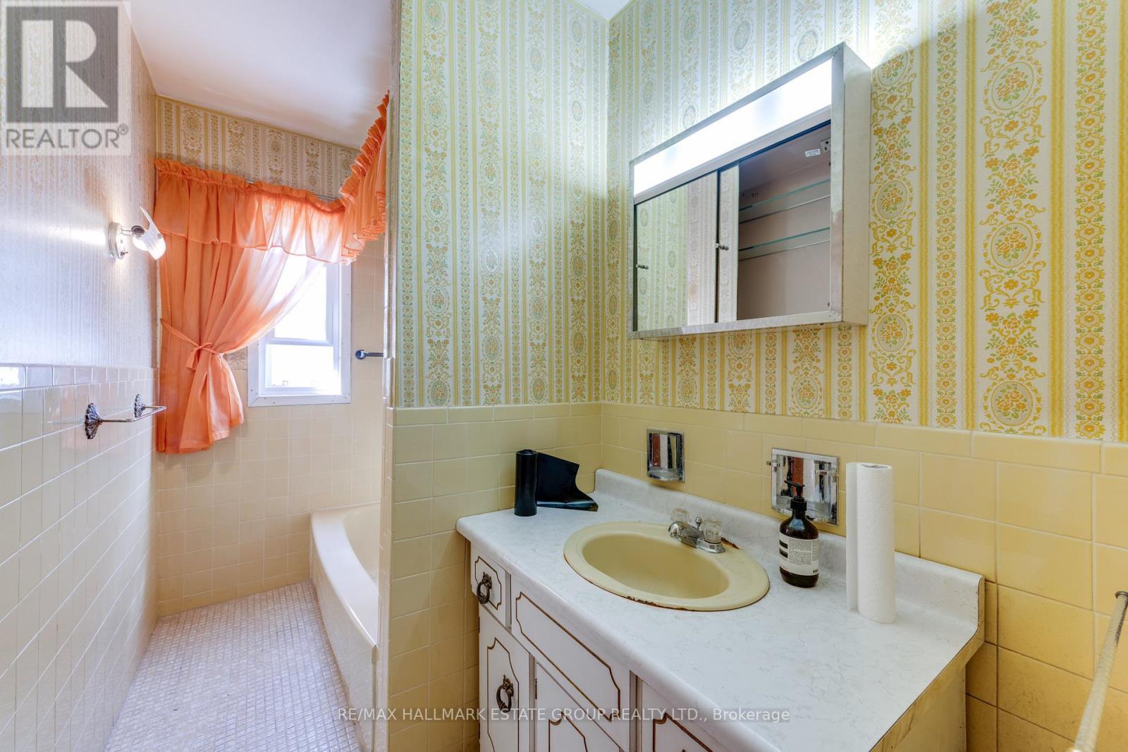 160 Coxwell Avenue, Toronto, Ontario  M4L 3B2 - Photo 34 - E13461146