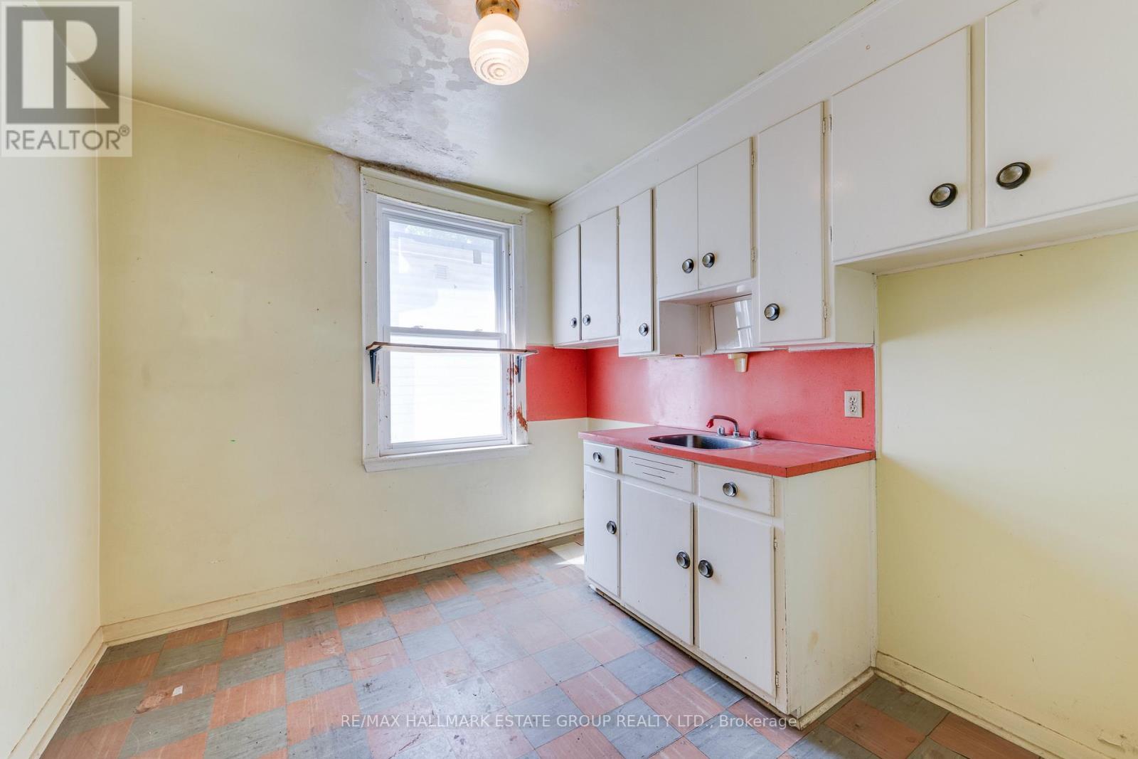 160 Coxwell Avenue, Toronto, Ontario  M4L 3B2 - Photo 35 - E13461146