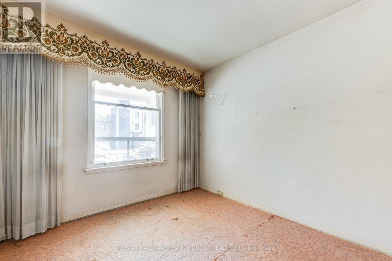 160 Coxwell Avenue, Toronto, Ontario  M4L 3B2 - Photo 4 - E13461146