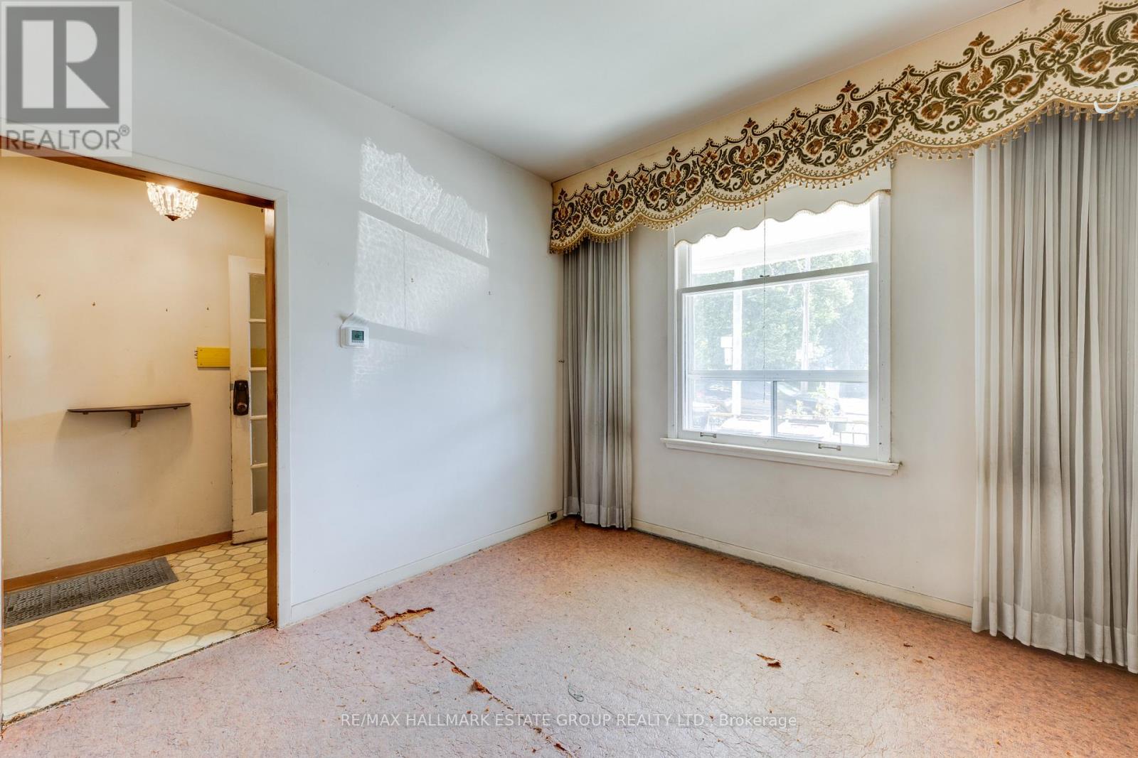 160 Coxwell Avenue, Toronto, Ontario  M4L 3B2 - Photo 5 - E13461146