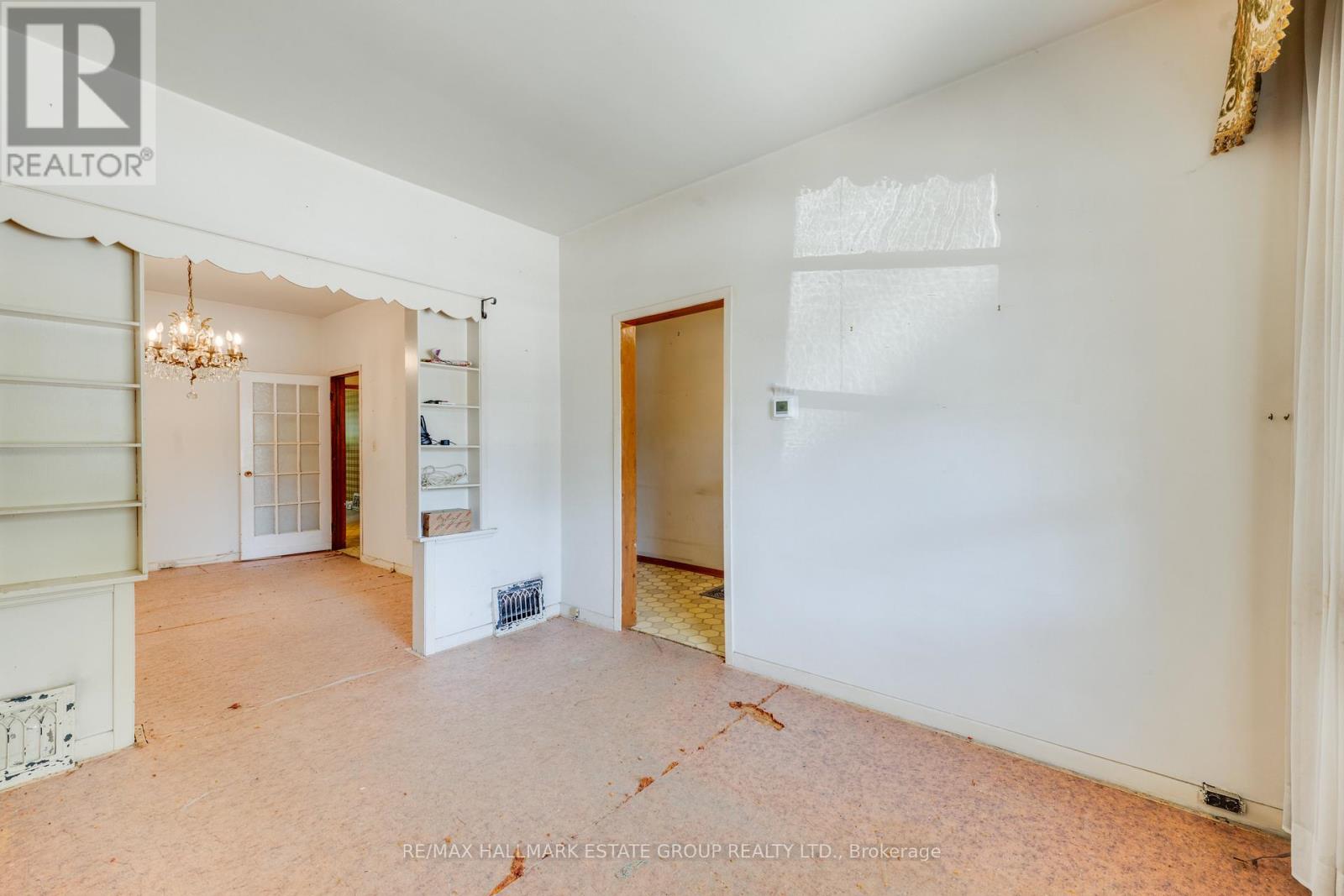 160 Coxwell Avenue, Toronto, Ontario  M4L 3B2 - Photo 6 - E13461146