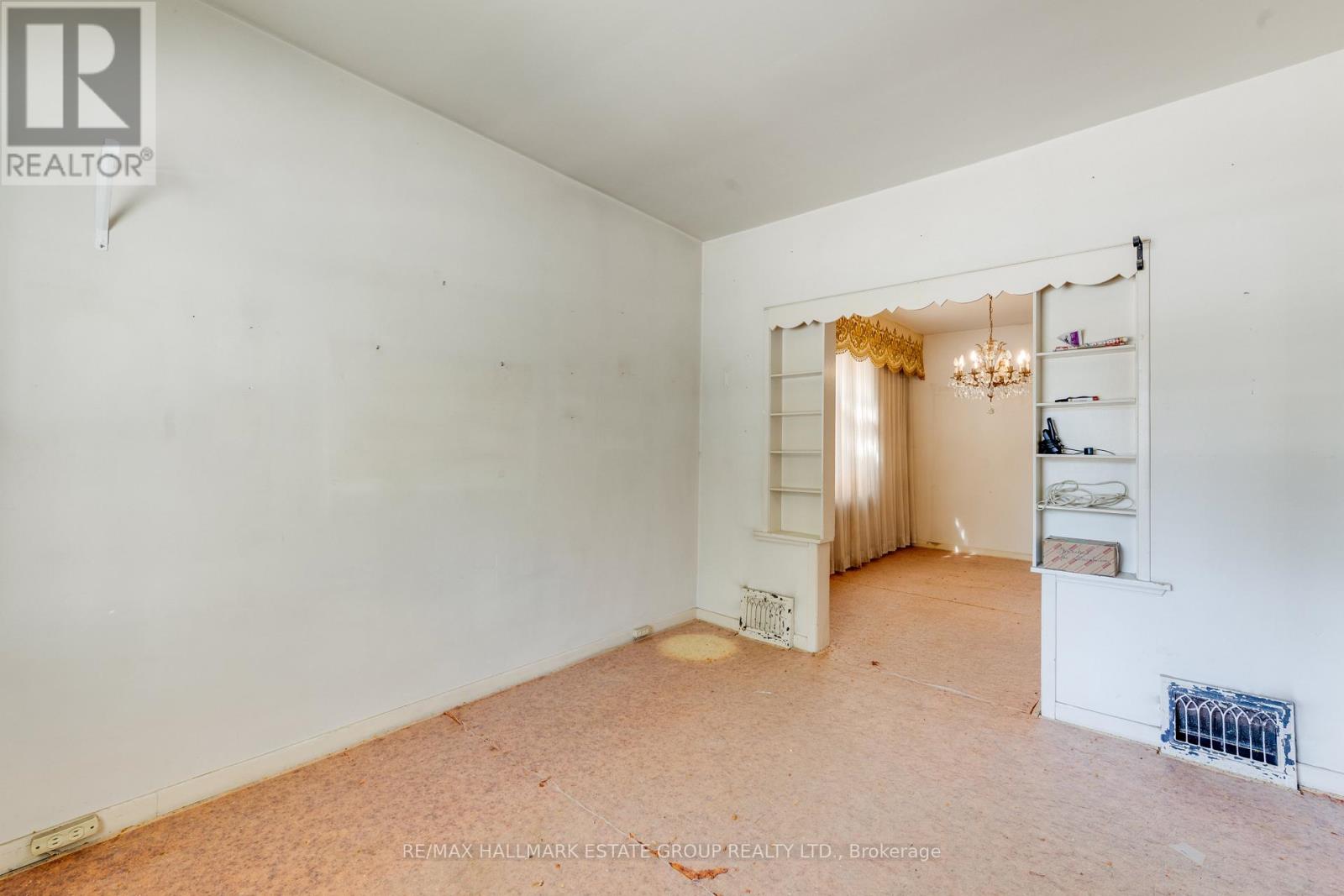 160 Coxwell Avenue, Toronto, Ontario  M4L 3B2 - Photo 7 - E13461146