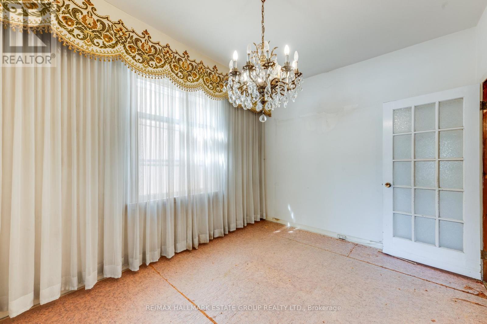 160 Coxwell Avenue, Toronto, Ontario  M4L 3B2 - Photo 8 - E13461146