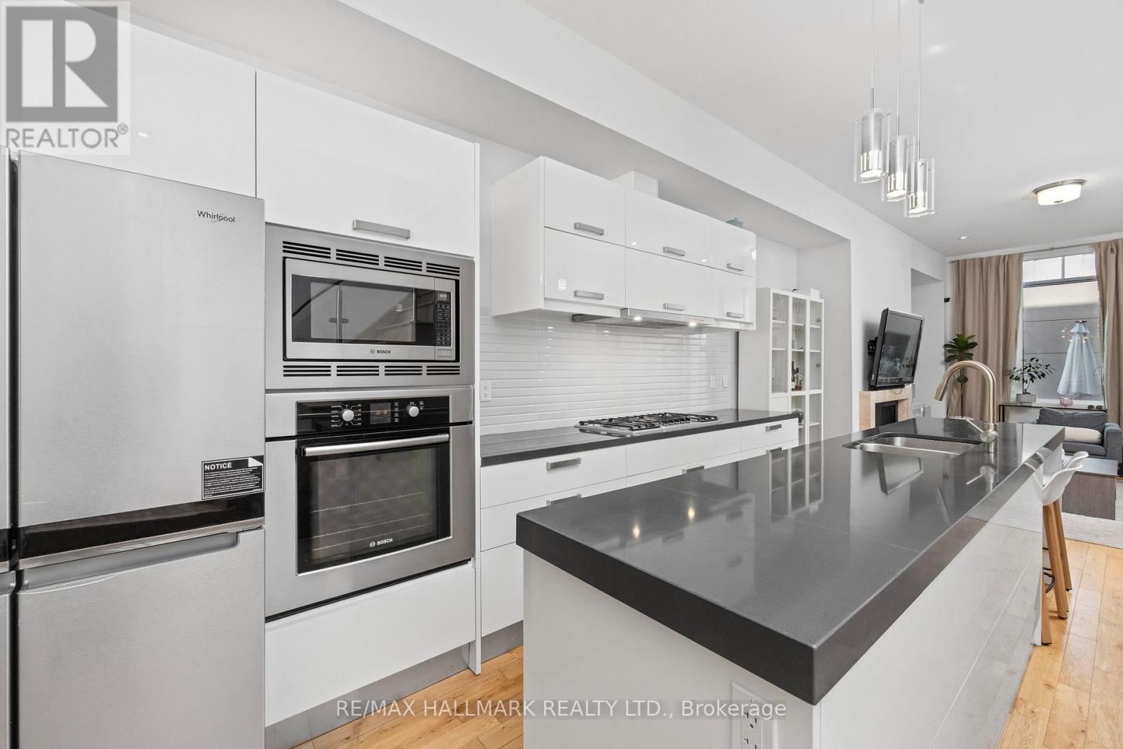 68 Boulton Avenue, Toronto, Ontario  M4M 2J5 - Photo 6 - E13461236
