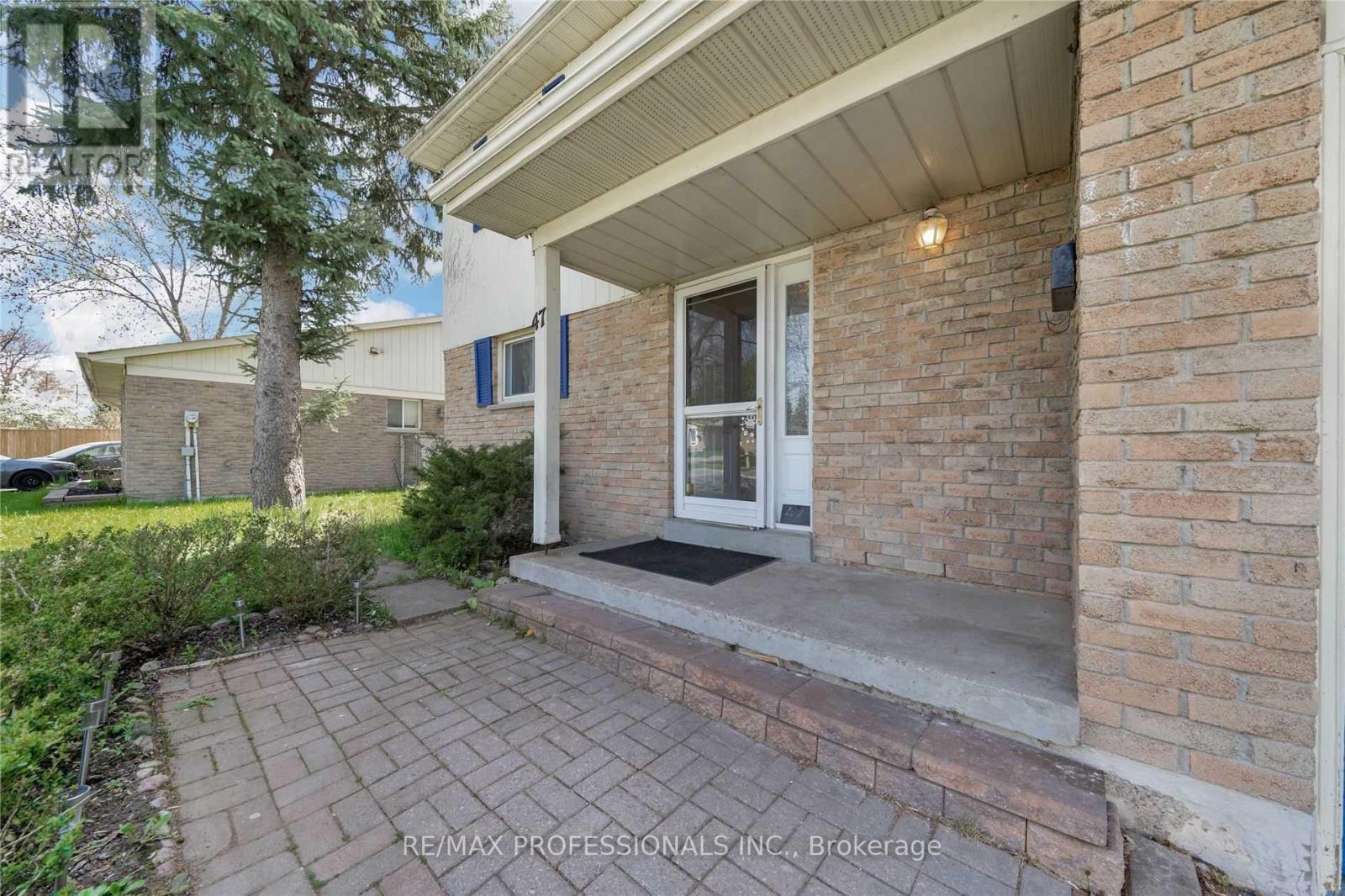 47 Wishford Drive, Toronto, Ontario  M1B 2T2 - Photo 5 - E13461358