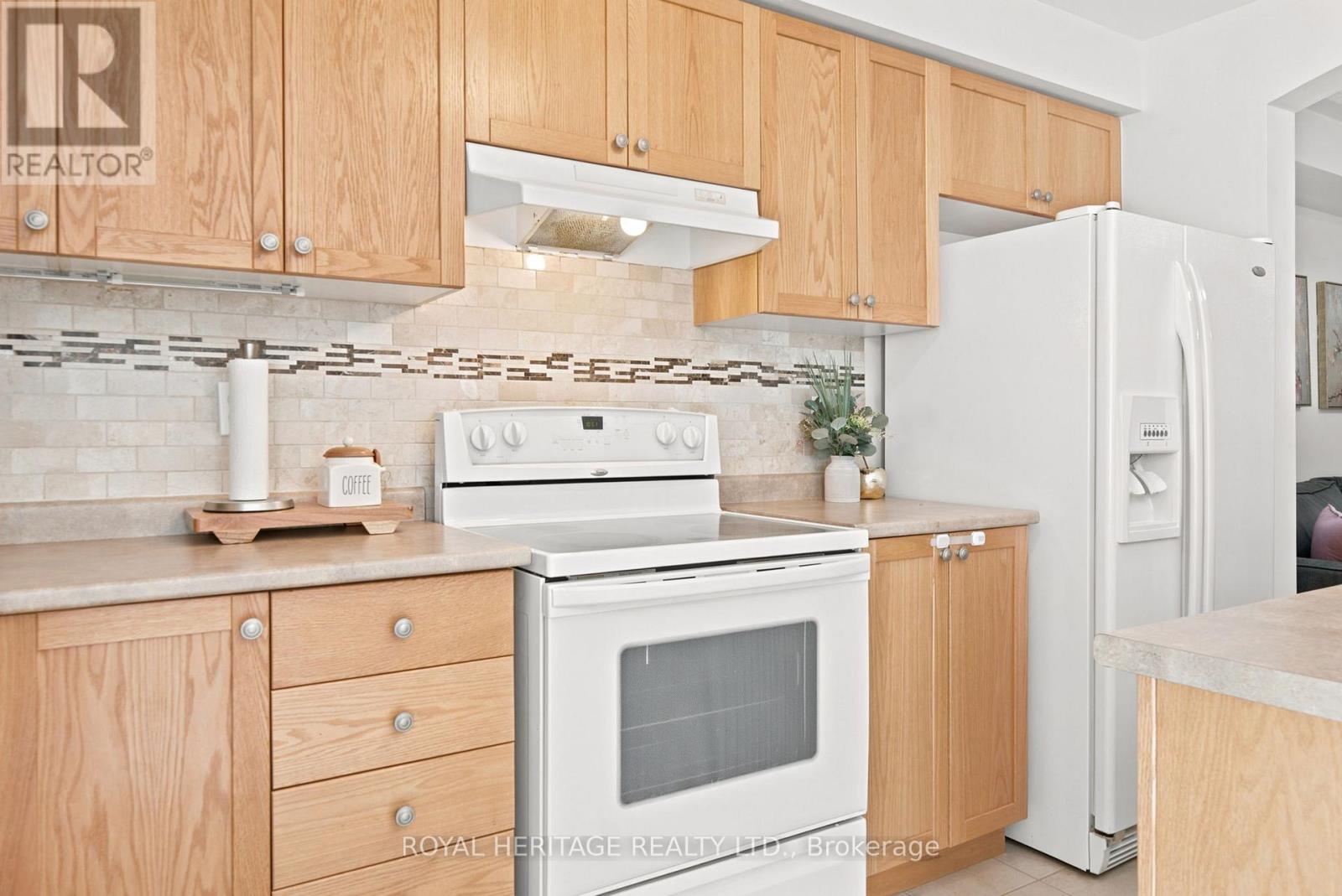 39 Neill Avenue, Whitby, Ontario  L1R 3N4 - Photo 5 - E13461386