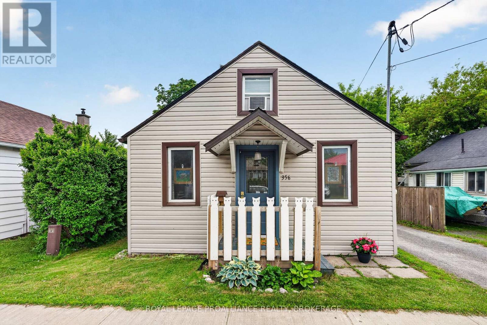 <div class="slider-price">$424,900</div><p>356 Elliott Avenue, Kingston, Ontario</p>