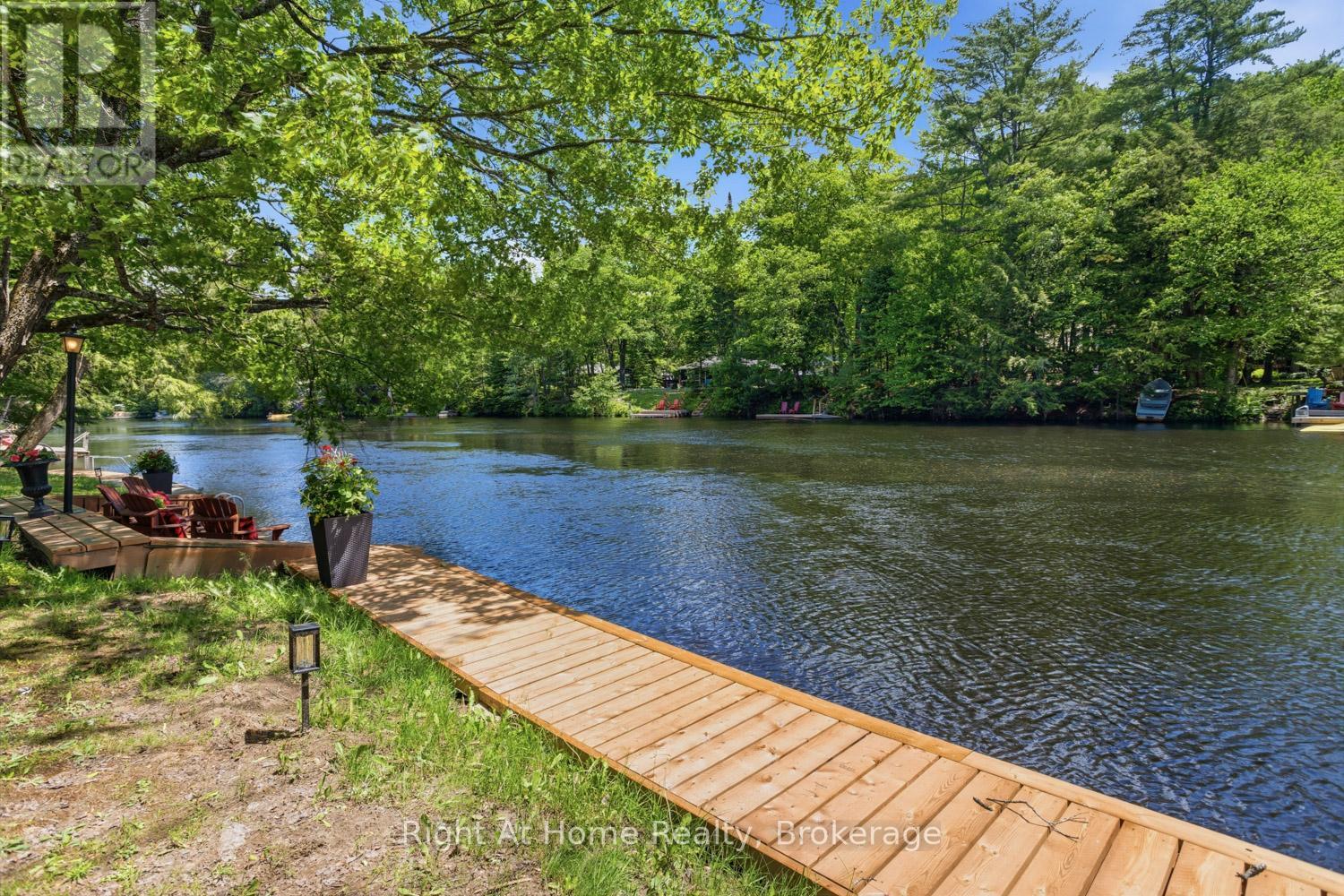 1074 Holiday Park Drive, Bracebridge, Ontario  P1L 1W9 - Photo 1 - X13461454