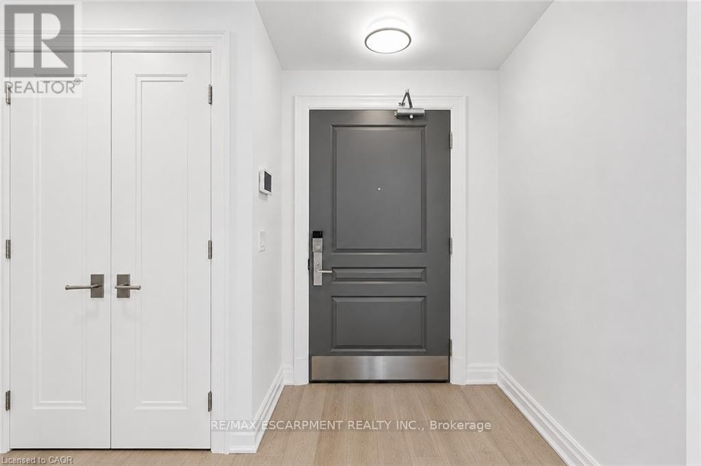 1102 - 2060 Lakeshore Road, Burlington, Ontario  L7R 0G2 - Photo 3 - W12854036