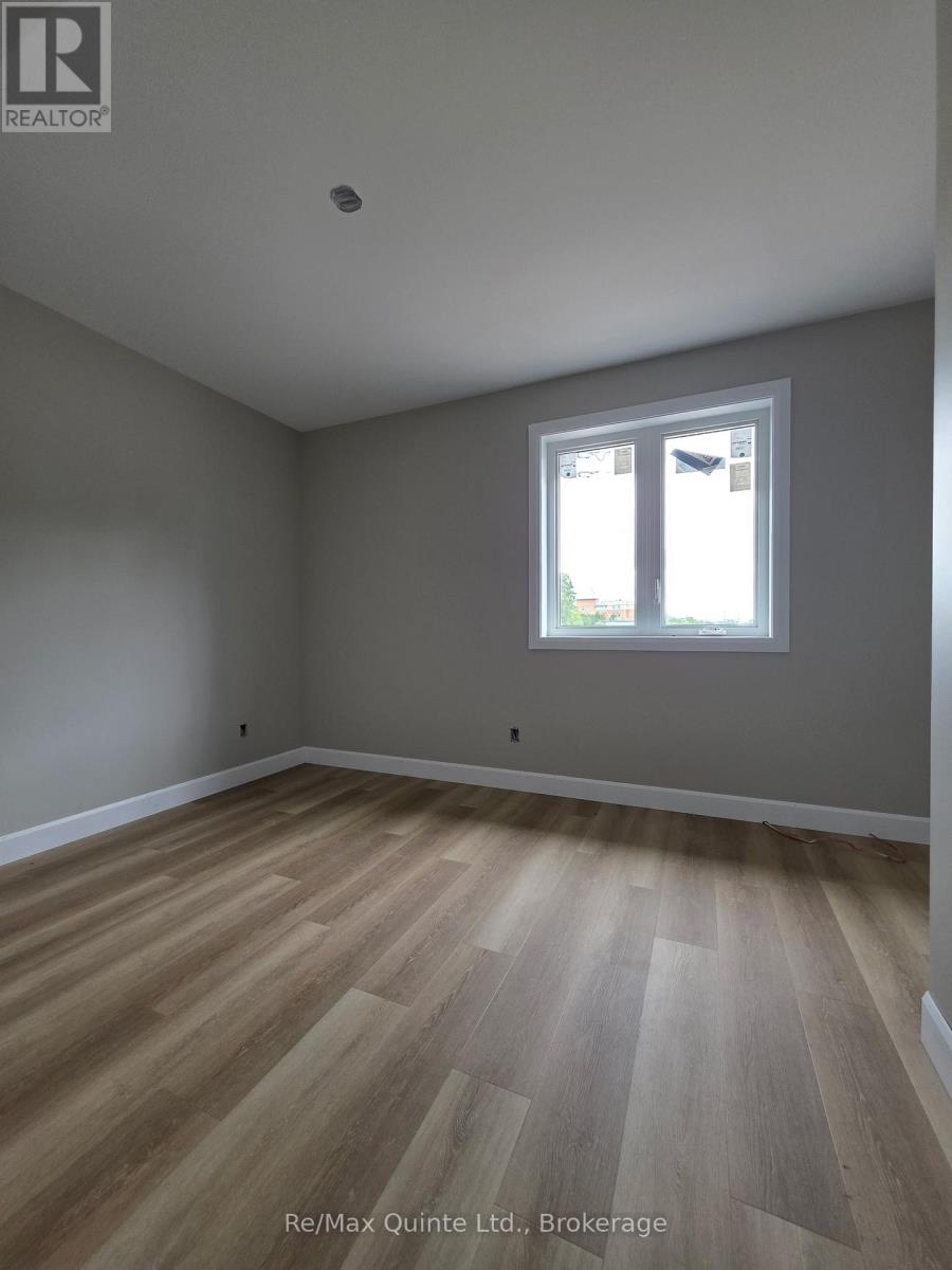 D - 5 Sienna Avenue, Belleville, Ontario  K8P 4G5 - Photo 4 - X13461632