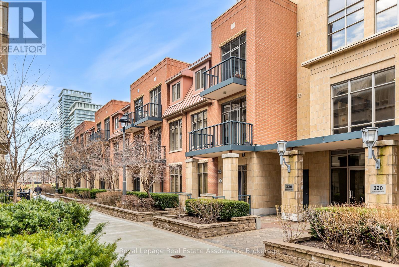 319 - 330 Princess Royal Drive, Mississauga, Ontario  L5B 4P7 - Photo 4 - W12982960