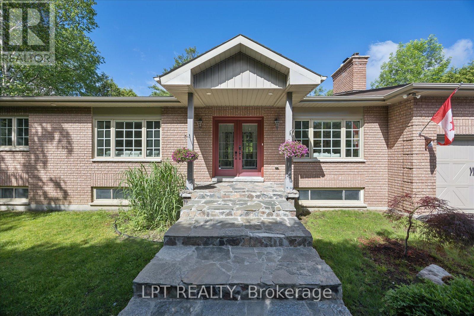 22 Louisa Street E, Georgina, Ontario  L0E 1L0 - Photo 2 - N13461190