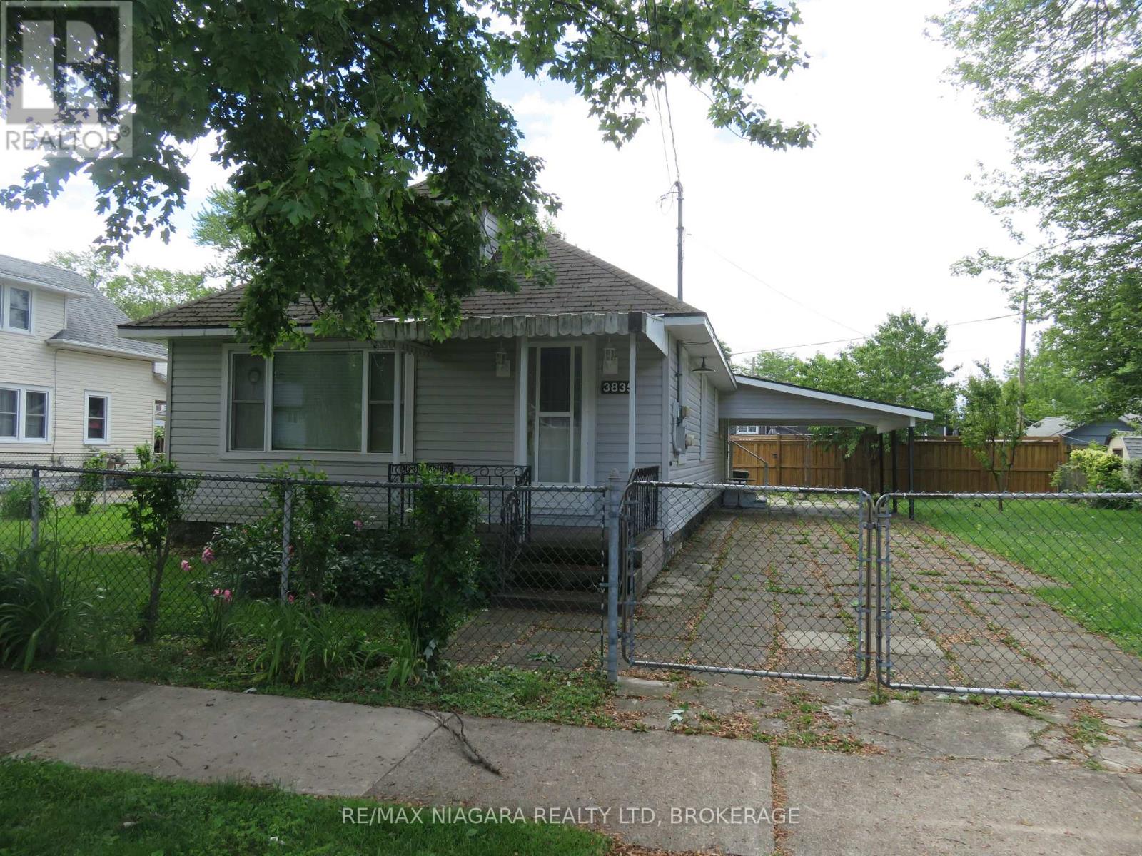 3835 Roxborough Avenue, Fort Erie, Ontario  L0S 1B0 - Photo 1 - X13461508
