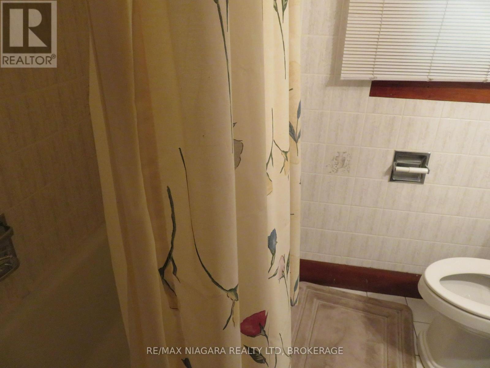 3835 Roxborough Avenue, Fort Erie, Ontario  L0S 1B0 - Photo 12 - X13461508