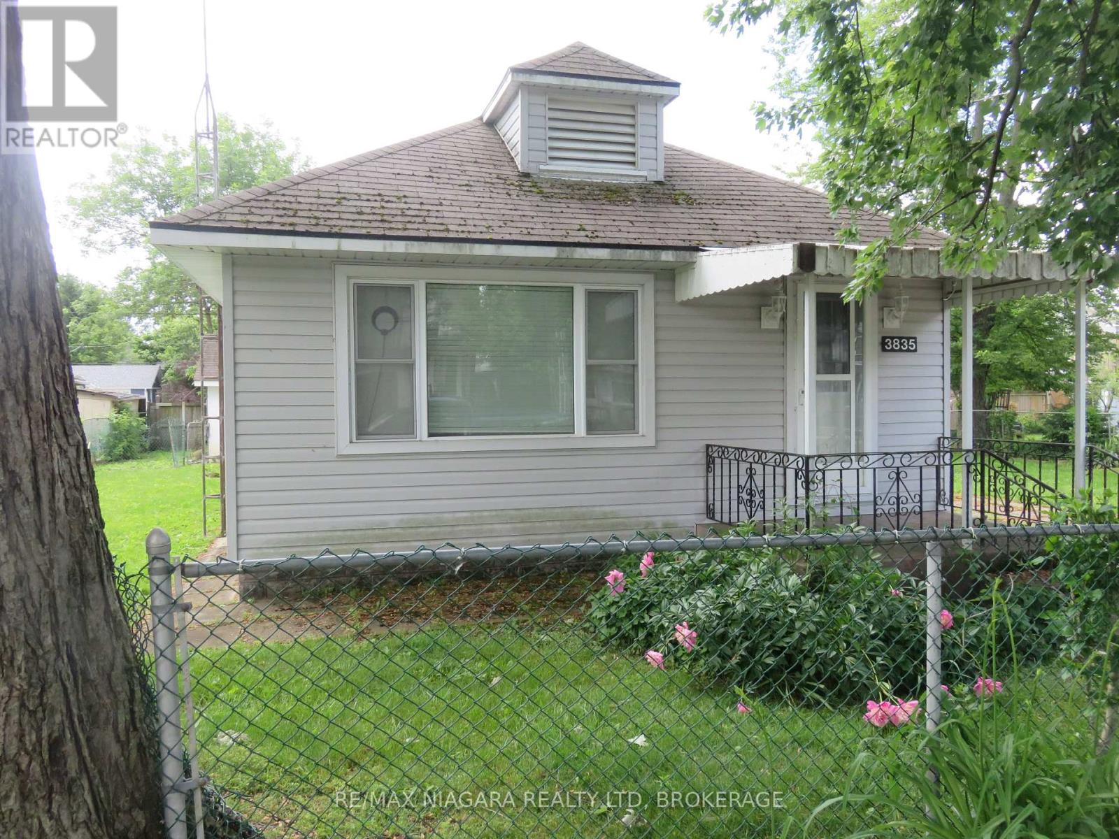 3835 Roxborough Avenue, Fort Erie, Ontario  L0S 1B0 - Photo 2 - X13461508
