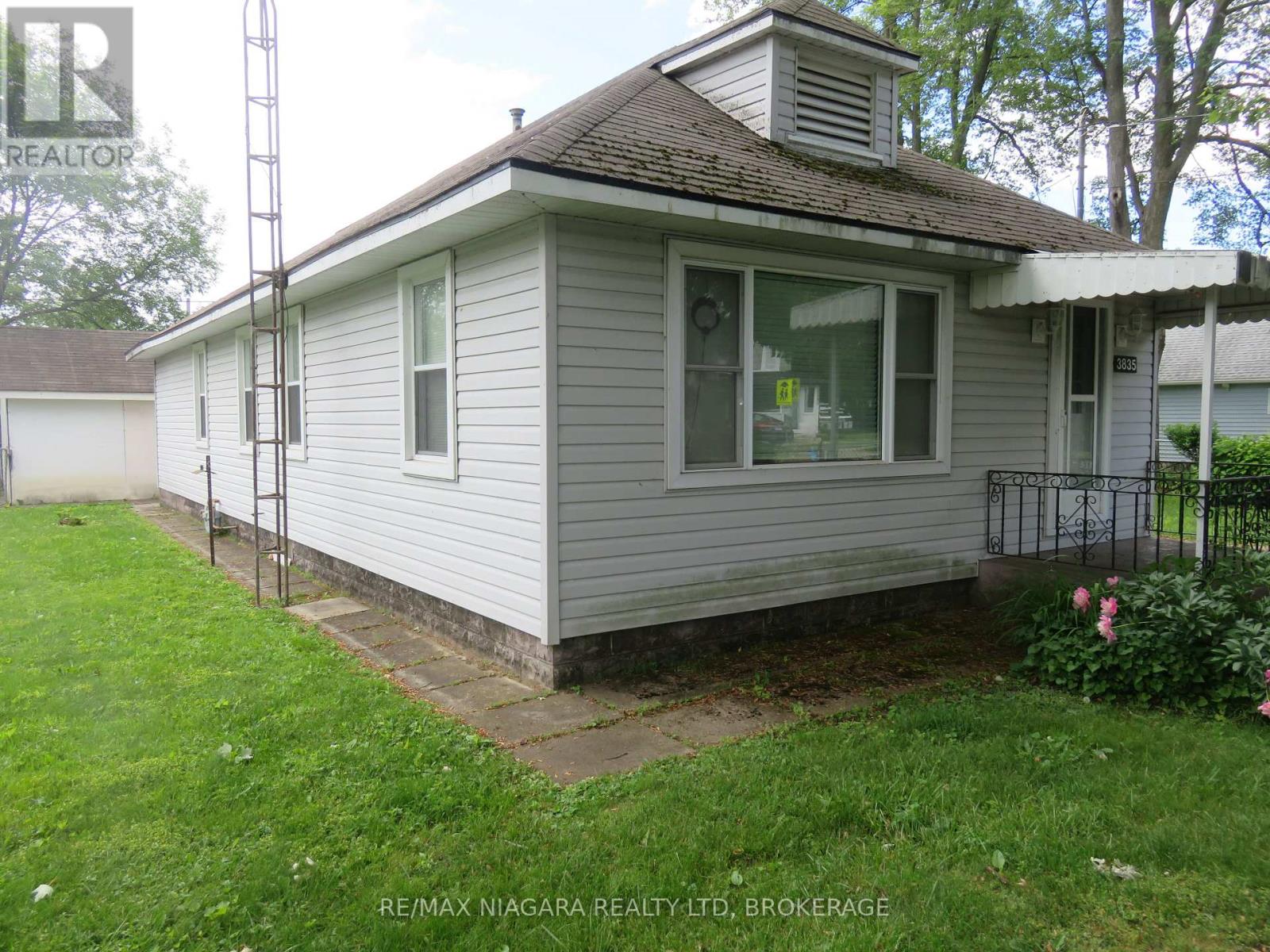 3835 Roxborough Avenue, Fort Erie, Ontario  L0S 1B0 - Photo 3 - X13461508